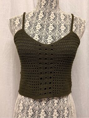 3/$30 🌺 Express Crochet Tank